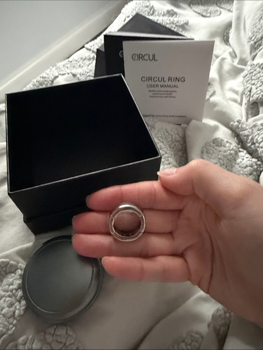 CIRCUL Smart ring- Wearable Ring in Silver with box - Picture 2 of 2